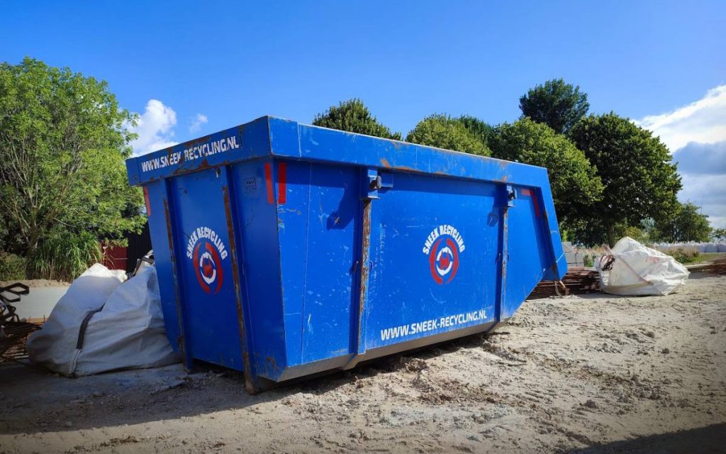 Een afvalcontainer huren in Balk
